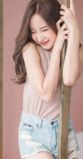 泰国女生fearythanyarat气质连衣裙、紧身热裤等写真图片
