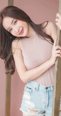 泰国女生fearythanyarat气质连衣裙、紧身热裤等写真图片