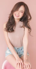 泰国女生fearythanyarat气质连衣裙、紧身热裤等写真图片