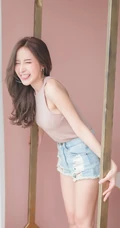 泰国女生fearythanyarat气质连衣裙、紧身热裤等写真图片