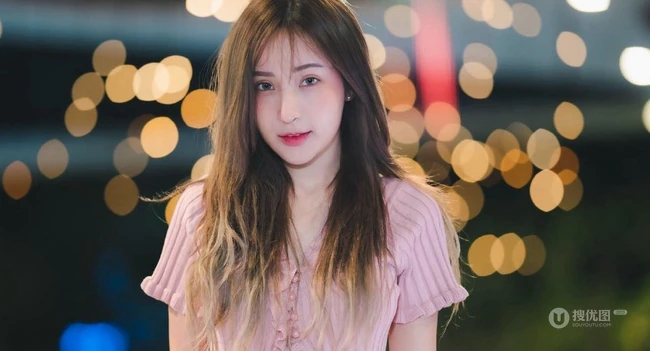 泰国女生fearythanyarat气质连衣裙、紧身热裤等写真图片