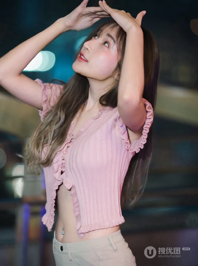 泰国女生fearythanyarat气质连衣裙、紧身热裤等写真图片