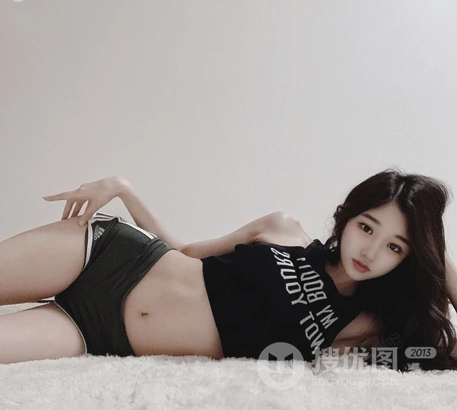 韩国精选修身大屁股女生BJ徐雅气质自拍，生活照片图集