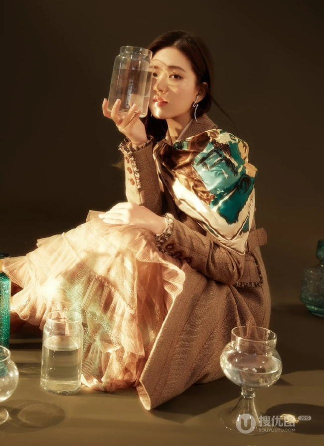 赵露思复古风时尚秋装大衣等好看优雅气质写真图片