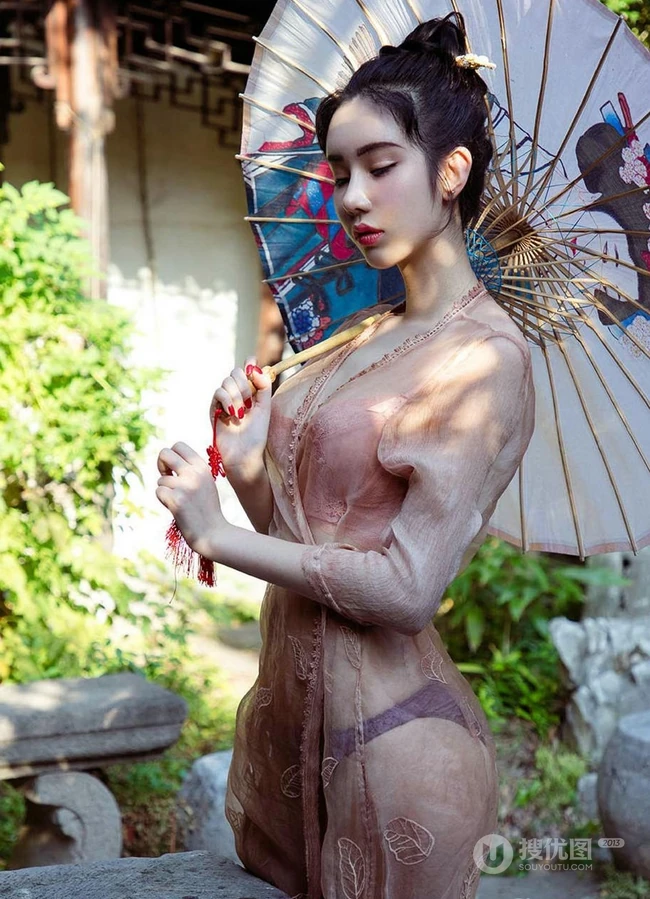 古装女生姚梦琪复古风庭园院落深闺室内唯美写真图片
