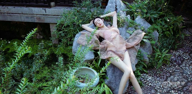 古装女生姚梦琪复古风庭园院落深闺室内唯美写真图片