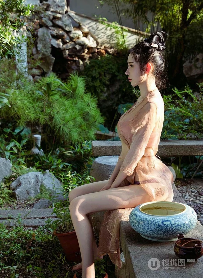 古装女生姚梦琪复古风庭园院落深闺室内唯美写真图片