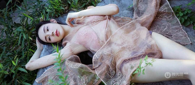 古装女生姚梦琪复古风庭园院落深闺室内唯美写真图片