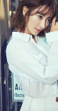 曲尼次仁齐肩短发气质优雅高清写真