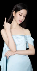 陈都灵礼裙长裙参加活动写真，美肩，锁骨，天鹅颈气质动人