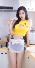 气质的小厨娘，精选修身女生紧身衣，紧身短裤厨房写真