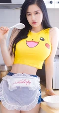 气质的小厨娘，精选修身女生紧身衣，紧身短裤厨房写真