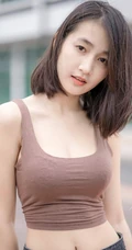清新爱笑的女孩，背心牛仔裤气质可爱女生街拍写真图片