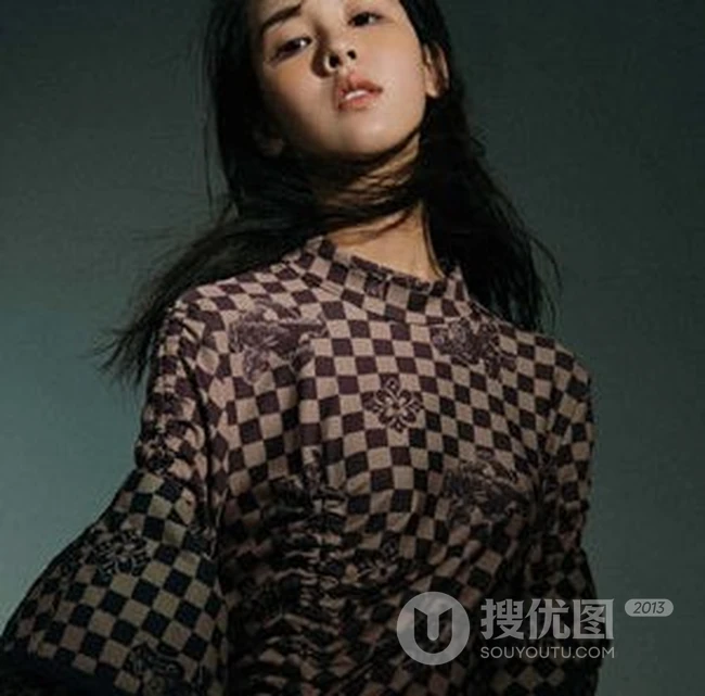 陈都灵最新图片尝试各类服饰再现古灵精怪和洒脱个性