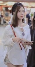 唱作歌手陈意涵（Estelle）黑色贝雷帽机场街拍时尚美图