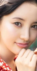 日本女星儿玉遥红色碎花连衣裙短发柔美动人写真图片