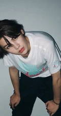 内地歌手组合NINE PERCENT成员黄明昊（Justin）自拍照片