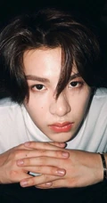 内地歌手组合NINE PERCENT成员黄明昊（Justin）自拍照片