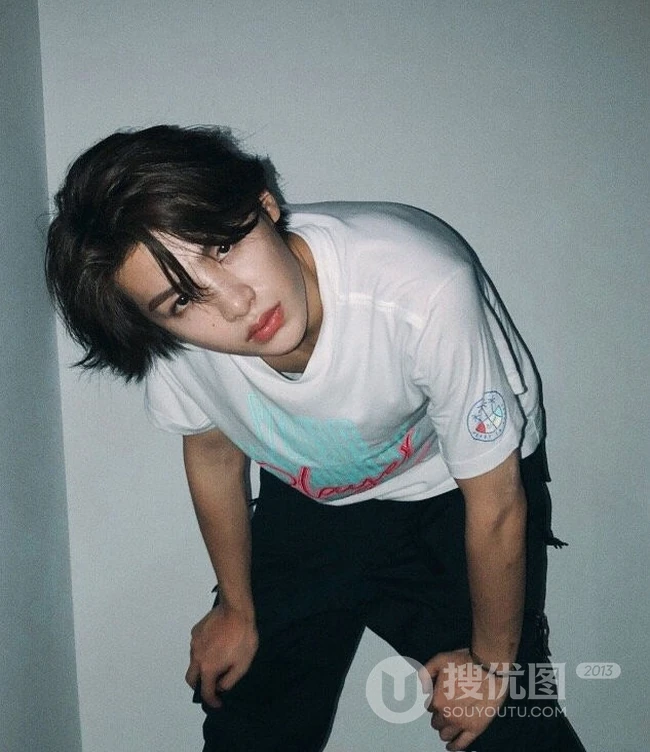 内地歌手组合NINE PERCENT成员黄明昊（Justin）自拍照片