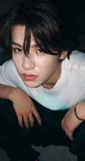 内地歌手组合NINE PERCENT成员黄明昊（Justin）自拍照片