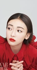吴谨言时尚温婉杂志写真图片，尝试&ldquo;锦鲤色口红&rdquo;感觉焕然一新