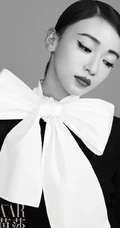 吴谨言时尚温婉杂志写真图片，尝试&ldquo;锦鲤色口红&rdquo;感觉焕然一新