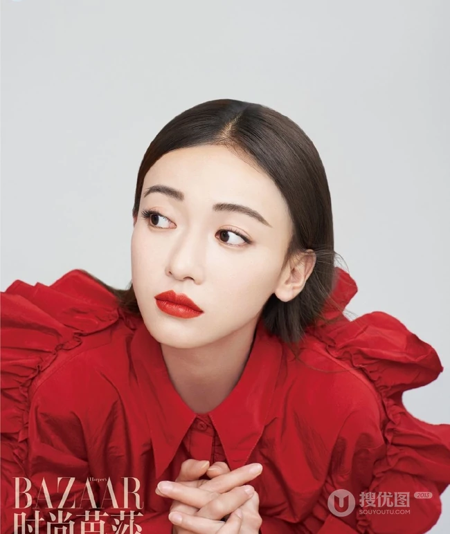 吴谨言时尚温婉杂志写真图片，尝试&ldquo;锦鲤色口红&rdquo;感觉焕然一新