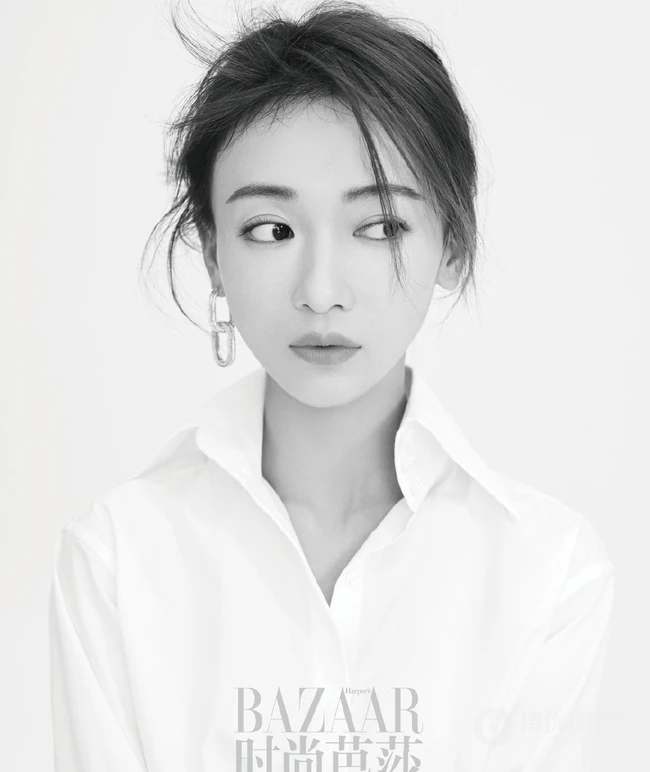 吴谨言时尚温婉杂志写真图片，尝试&ldquo;锦鲤色口红&rdquo;感觉焕然一新
