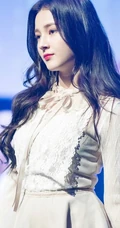 李承利Nancy McDonie好看牛仔裤，短裙等写真生活照图片集