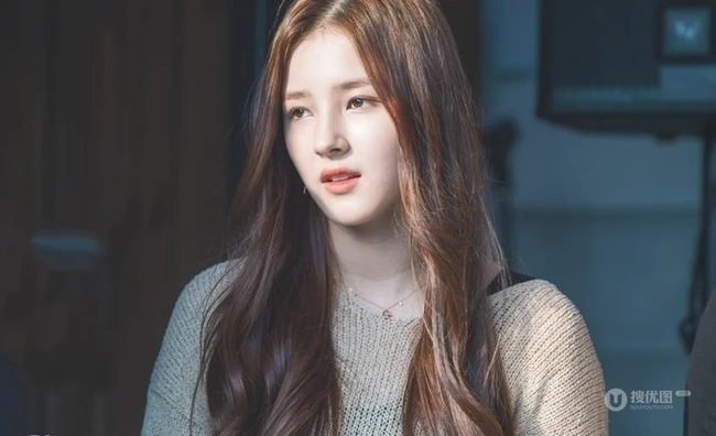 李承利Nancy McDonie好看牛仔裤，短裙等写真生活照图片集