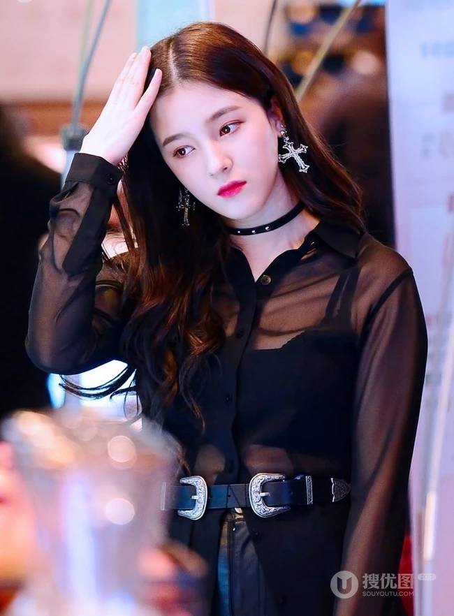 李承利Nancy McDonie好看牛仔裤，短裙等写真生活照图片集