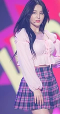 李承利Nancy McDonie好看牛仔裤，短裙等写真生活照图片集