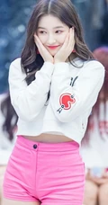 李承利Nancy McDonie好看牛仔裤，短裙等写真生活照图片集