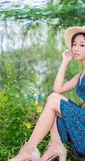 肩带连衣裙女生仓井优香头戴草帽逛公园及街拍写真图片