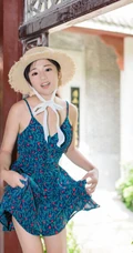 肩带连衣裙女生仓井优香头戴草帽逛公园及街拍写真图片
