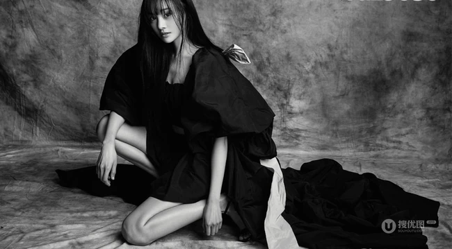 郑爽暗黑风格杂志写真图片，造型服饰妆容多变夸张很非主流