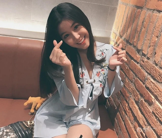 越南学生妹子Vo Ngoc Tran可爱动人气质生活照片图集
