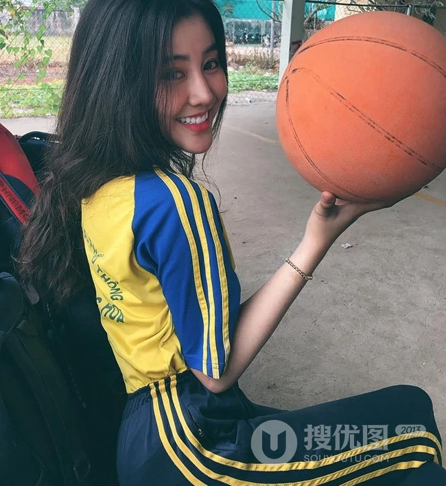 越南学生妹子Vo Ngoc Tran可爱动人气质生活照片图集