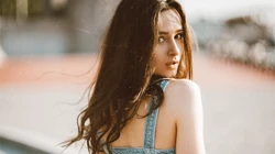 欧洲美女桌面壁纸图片，感受欧洲各种美女美艳性感瞬间