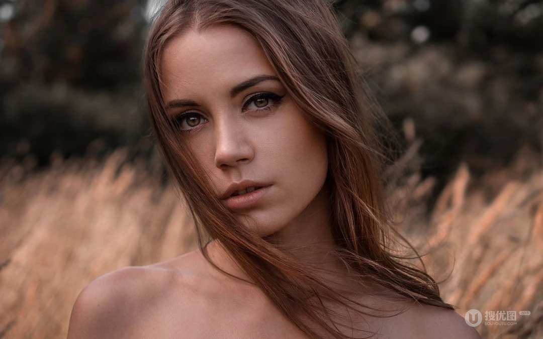 欧洲美女桌面壁纸图片，感受欧洲各种美女美艳性感瞬间