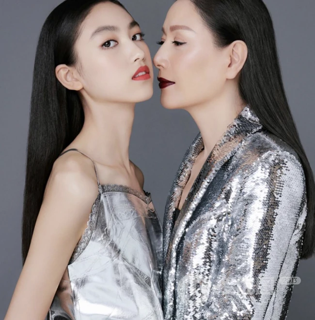 任达华女儿微博花式晒美照，15岁的她身材高挑可爱又动人
