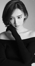李沐宸气质黑白写真美图，短发俏丽造型优雅