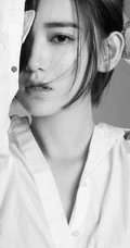 李沐宸气质黑白写真美图，短发俏丽造型优雅