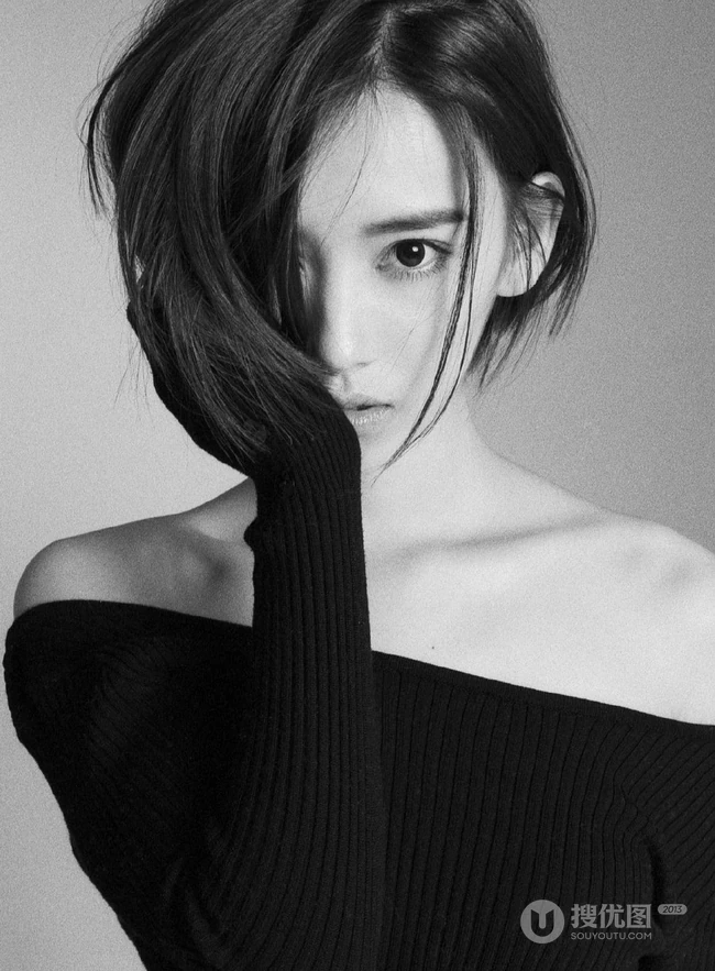 李沐宸气质黑白写真美图，短发俏丽造型优雅