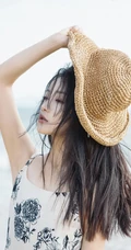 女生吴佳怡清新海边写真图片