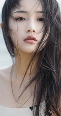 女生吴佳怡清新海边写真图片
