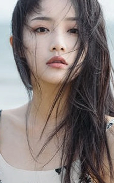 女生吴佳怡清新海边写真图片