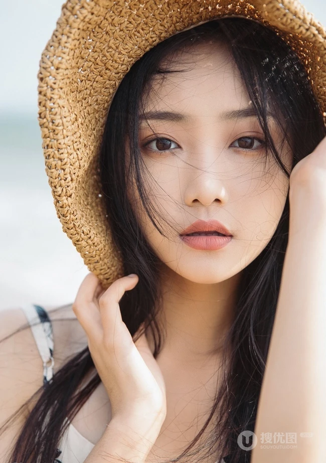 女生吴佳怡清新海边写真图片