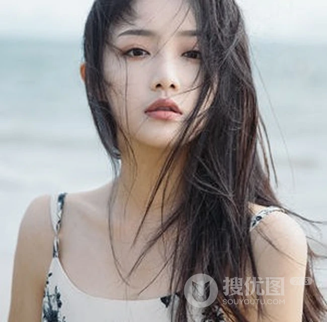 女生吴佳怡清新海边写真图片