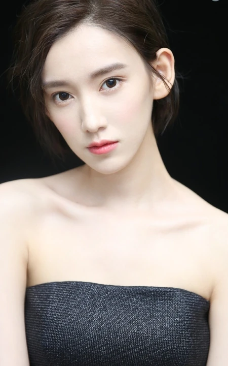李沐宸黑色礼裙连衣裙气质美肩俏背写真图片